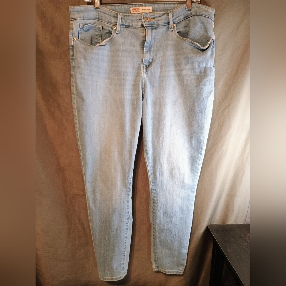 Levi Strauss Signature Light Blue Women's Mid Rise Plus Size Skinny Jeans